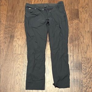 Kuhl navy blue 36x32 stretchy pants they are more of tailored fit.
